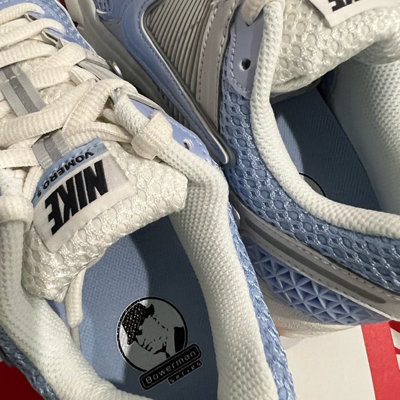 😍 NEW!!Nike Air Zoom Vomero 5
“Royal Tint and Photon Dust” - Picture 4 of 7